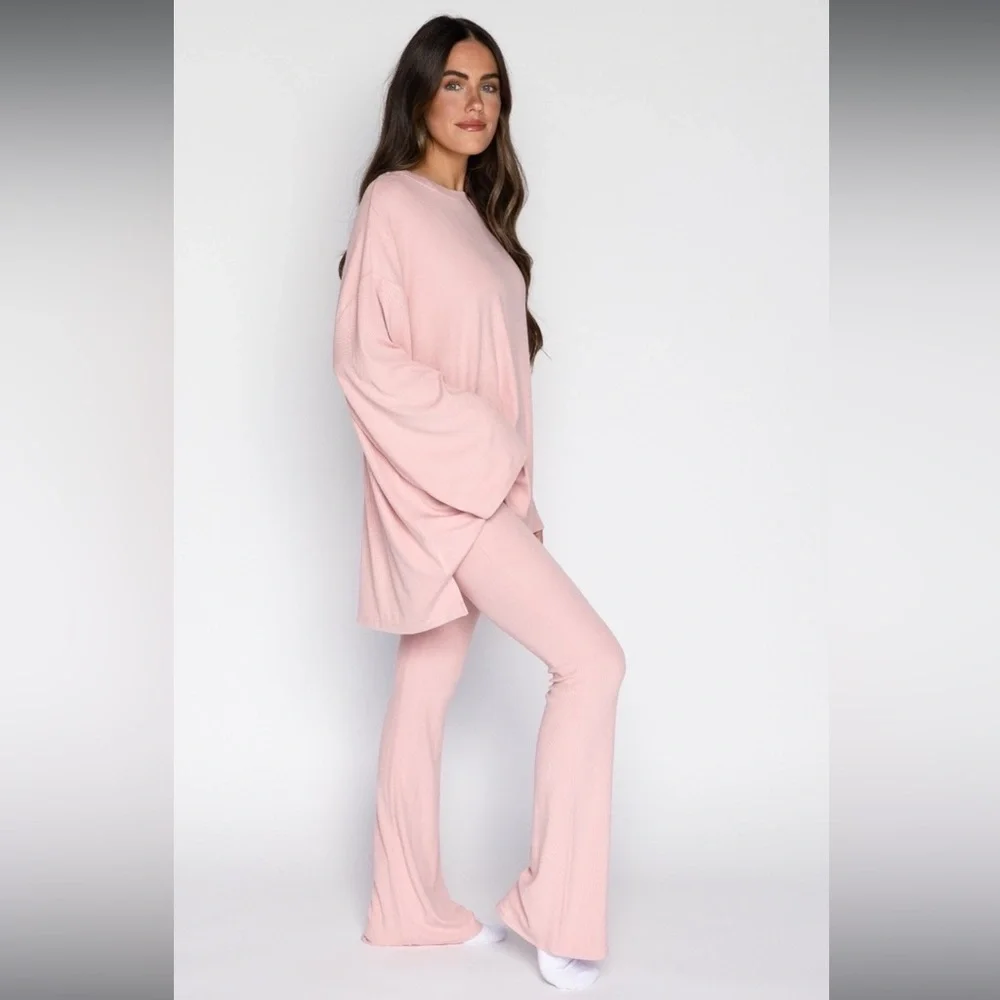 The Foxy Kind All Weekend Long Pant Set Long Sleeve
Perfect Pink
Sold Out Online - Picture 4 of 5